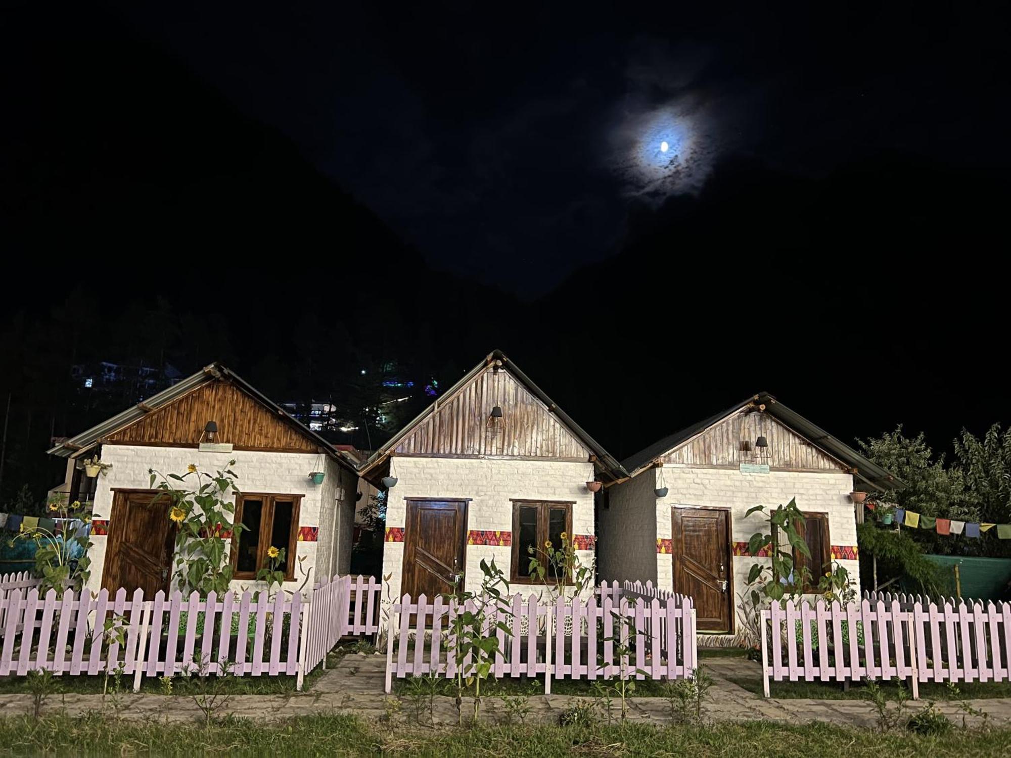 Himtrek Stay Kasol Buitenkant foto