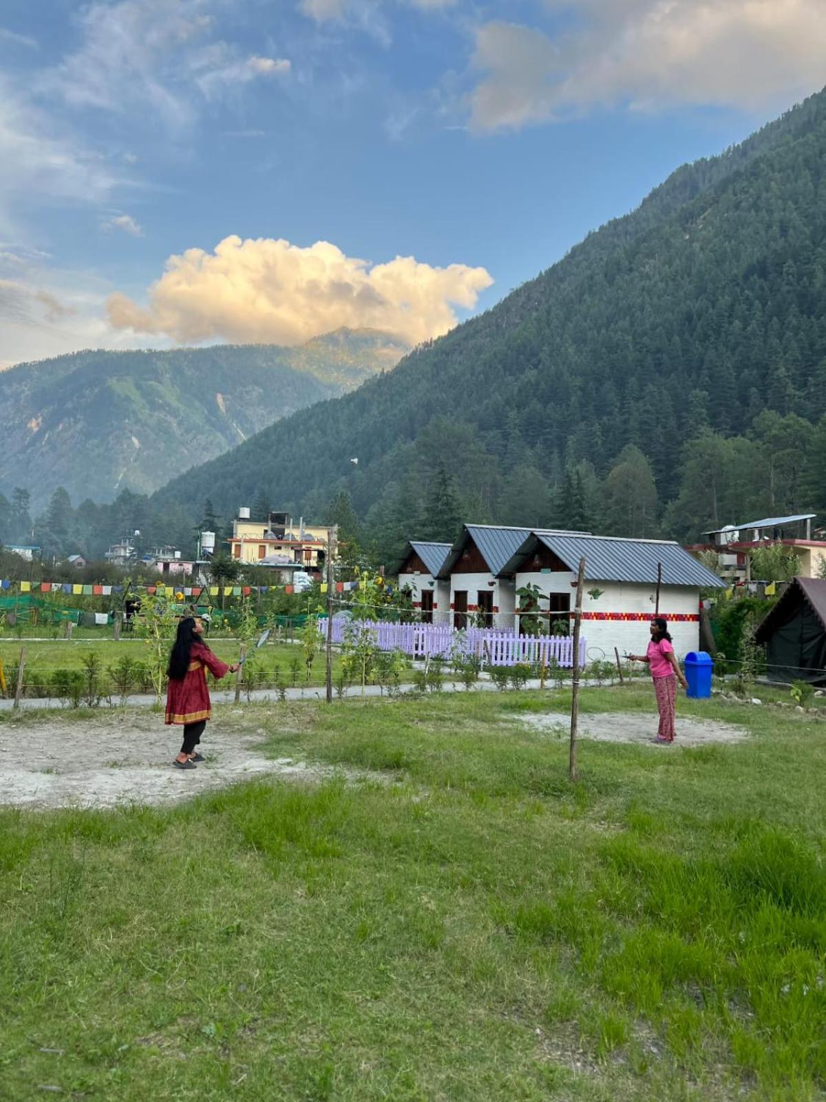 Himtrek Stay Kasol Buitenkant foto