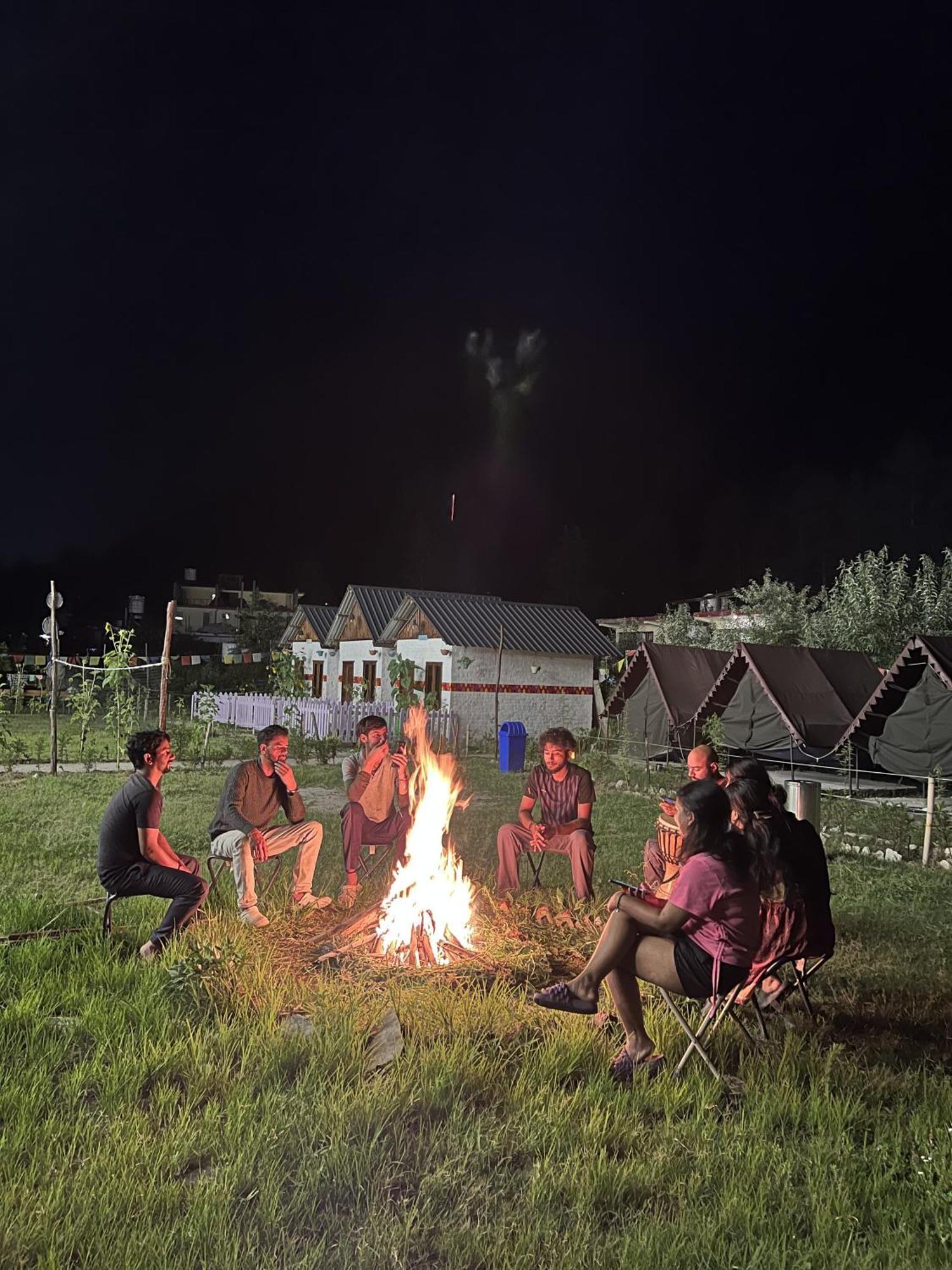 Himtrek Stay Kasol Buitenkant foto