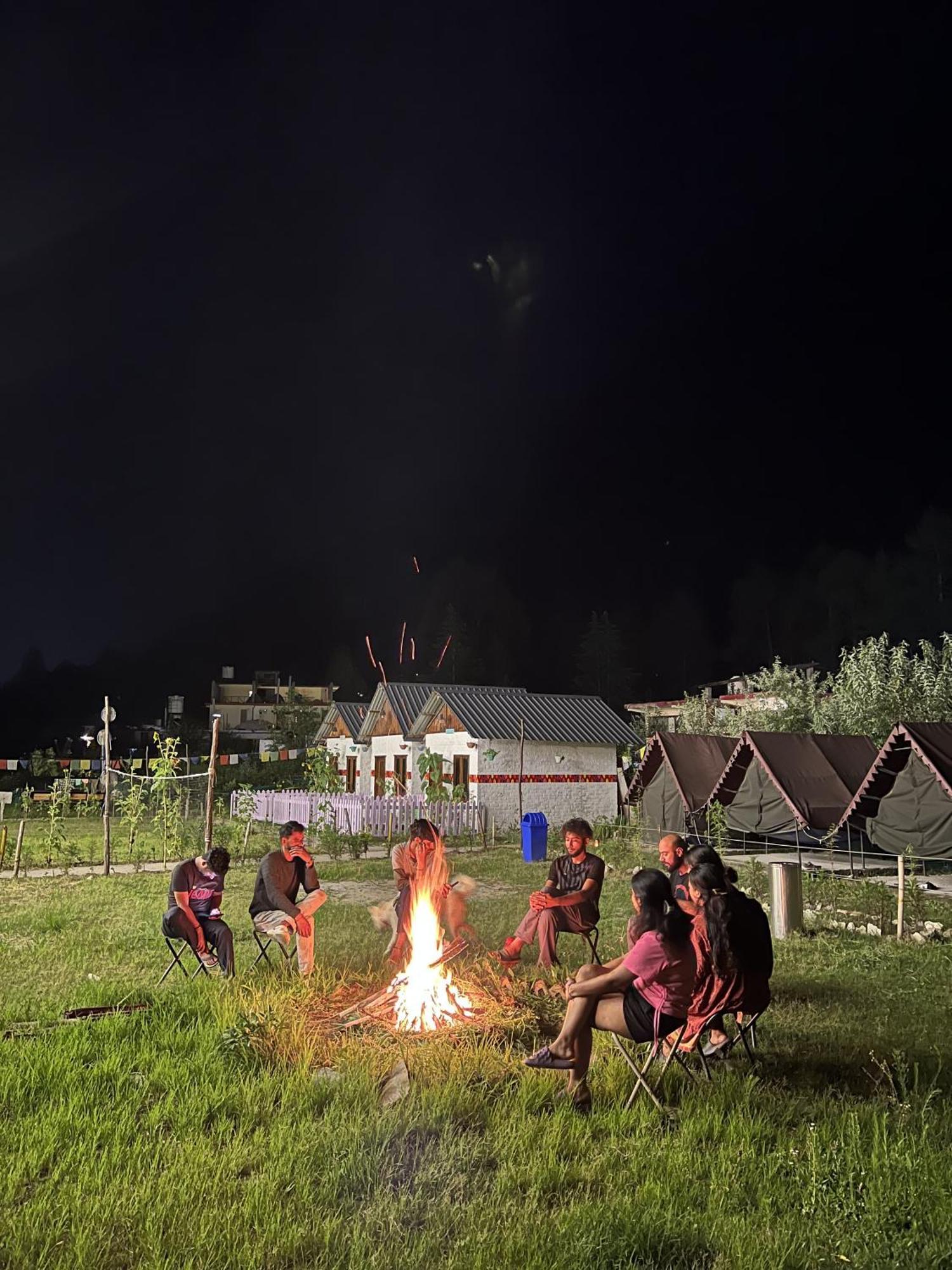 Himtrek Stay Kasol Buitenkant foto